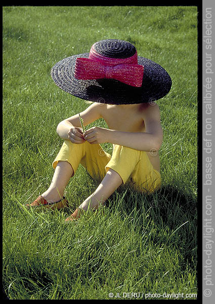 petite fille au chapeau - little girl with hat